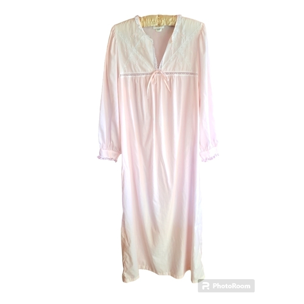 Barbizon large nightgown grannycore y2k baby pink Embroidered Phillipines